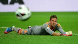 Maarten Stekelenburg. Penjaga gawang ini didatangkan AS Roma dari Ajax Amsterdam pada awal musim 2011/2012. Selama total 2 musim telah bermain dalam 55 penampilan di semua ajang. Saat ini kembali ke klub lamanya, Ajax Amsterdam setelah sebelumnya memperkuat Everton. (AFP/Olivier Morin)