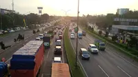 Ada Perbaikan Jalan di Tol JORR Pasar Rebo, Lalu Lintas Tersendat