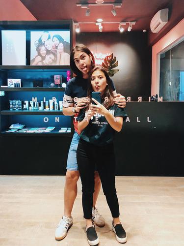 Pulang Ke Indonesia Ini Gaya El Rumi Foto Sama Si Pacar Marsha Aruan Yang Terlihat Serasi Fashion Fimela Com