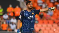 Giorgi Mamardashvili diincar Manchester United (AFP)