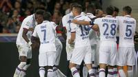 Selebrasi pemain Chelsea kala menjebol gawang Valencia di ajang Liga Champions. (AP)