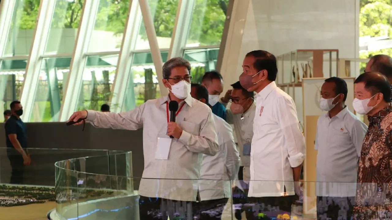 Dhony Rahajoe (kiri) ditunjuk Presiden Jokowi sebagai wakil kepala Otorita IKN Nusantara