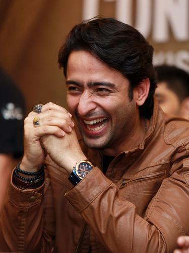 Shaheer Sheikh Dan Nandish Sandhu Tampil Kocak Di Acara Tv News Entertainment Fimela Com Çocukken savaş pilotu olma hayalleri kuran oyuncunun en çok sevilen dizisi ise türkiye de yayınlanan ve benimsin ismiyle bilinen beintehaadizisidir. shaheer sheikh dan nandish sandhu