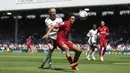 Fulham langsung menekan Liverpool di menit-menit awal pertandingan. The Cottagers hampir mencetak gol akibat kesalahan Trent Alexander-Arnold di lini belakang Liverpool. (AP/Ian Walton)