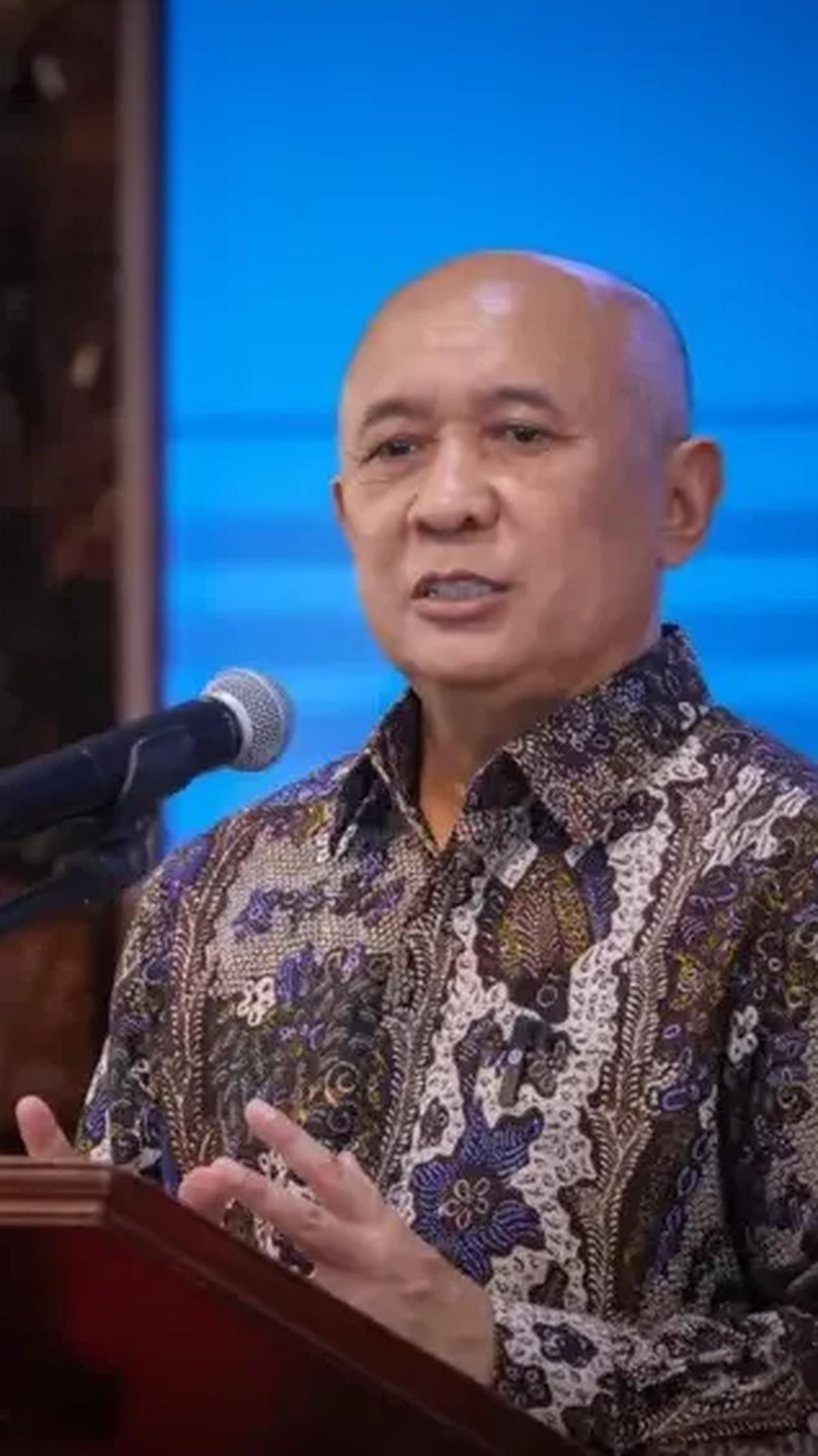 "Mereka harus punya kantor di sini dan tidak bisa lagi kantor perwakilan, berbadan hukum di Indonesia," sambung Teten.