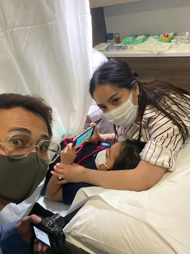 6 Momen Rafathar Jalani Sunat, Langsung Pakai Celana