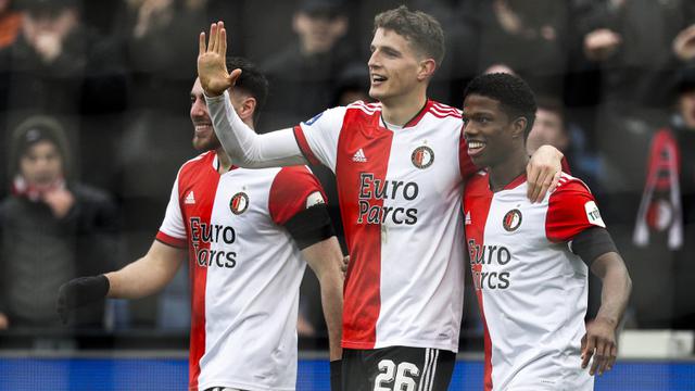 Foto: Sering Ditikung, Manchester United Gantian Menikung Bek Feyenoord Tyrell Malacia dari Olympique Lyon