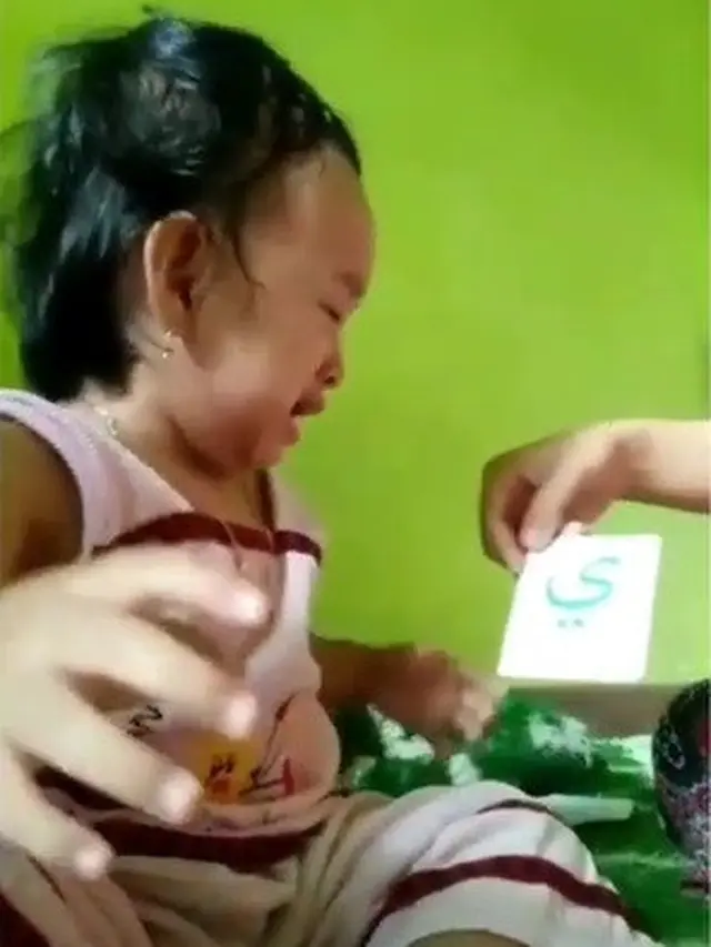bayi menangis tak mau berhenti belajar