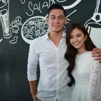 Pasangan Selebriti yang tengah diliputi oleh perasaan bahagia yakni Franda dan Samuel Zylgwyn. Tanggal 8 Agustus 2016 adalah hari bersejarah ketika keduanya resmi menikah dan menjadi pasangan suami istri. (Deki Prayoga/Bintang.com)