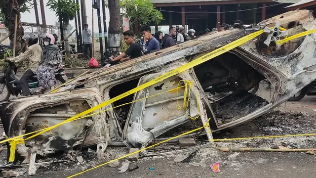 Potret Derby Jatim yang Berakhir Tragedi