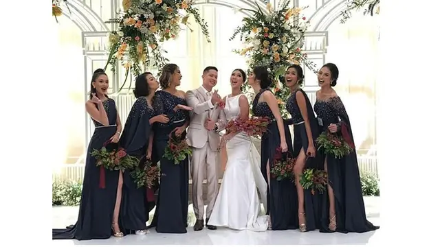 Para bridesmaid di pernikahan Kevin adalah teman seperjuangannya di Puteri Indonesia.