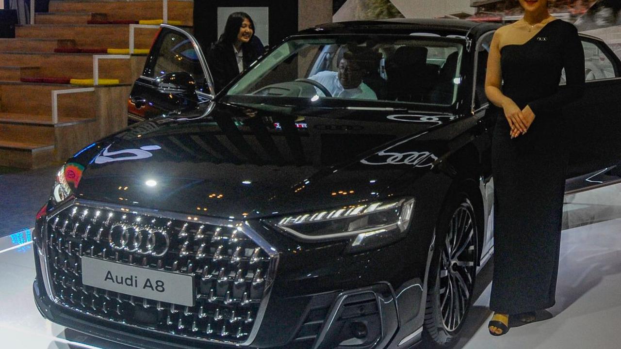 Ajang Gaikindo Indonesia International Auto Show (GIIAS) 2024 tengah berlangsung di Indonesia Convention Exhibition (ICE) BSD, Kabupaten Tangerang, Banten. Pameran otomotif terbesar di Indonesia yang berjalan mulai&nbsp;18 hingga 28 Juli 2024 turut dirama