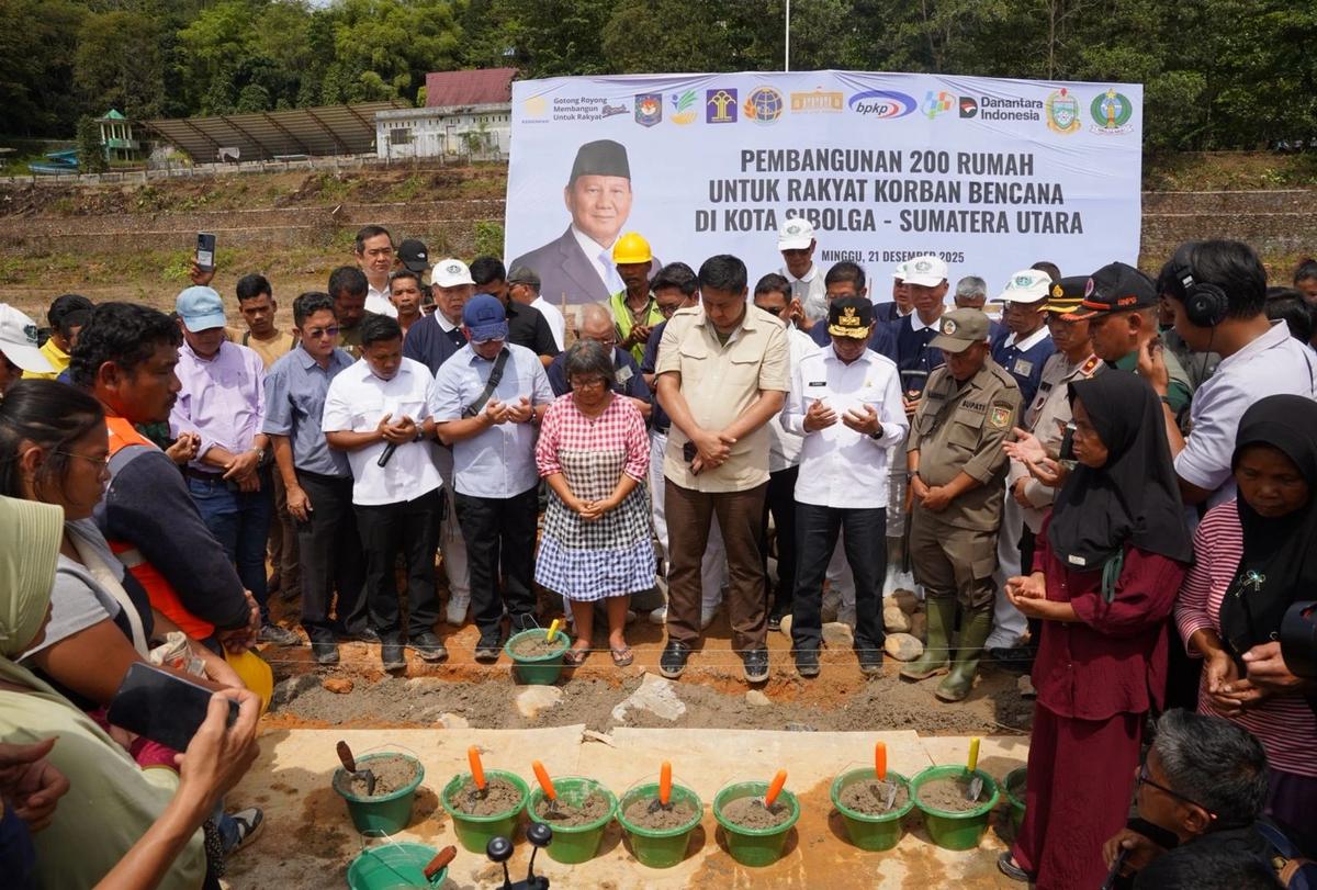 Mendagri Tito Karnavian saat menghadiri acara groundbreaking pembangunan huntap di area Gelanggang Olahraga (GOR) Sibolga