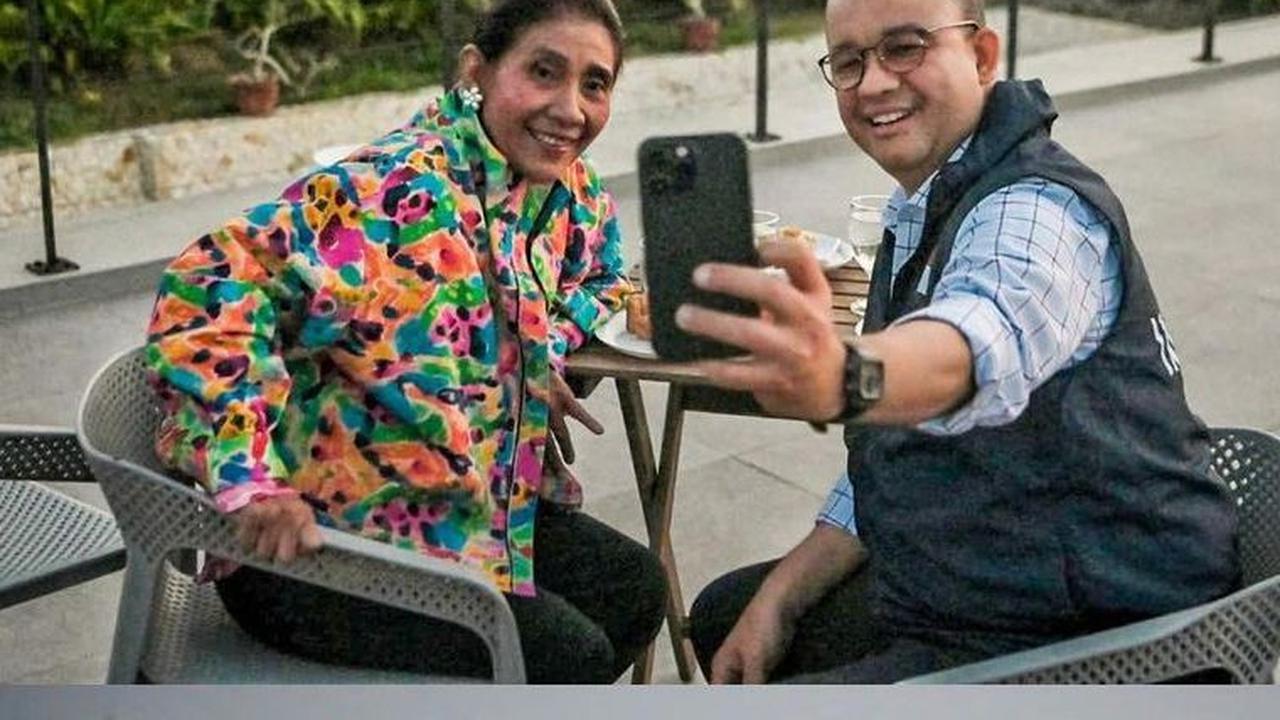 VIDEO: Anies Santai Bersama Susi Pudjiastuti Nikmati Sunset & Air Kelapa di Pangandaran