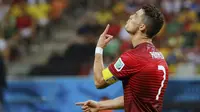 Ekspresi Cristiano Ronaldo setelah gagal memanfaatkan peluang mencetak gol ke gawang Amerika Serikat saat berlaga di penyisihan Piala Dunia 2014 Grup G di Stadion Amazonia, Brasil, (23/6/2014). (REUTERS/Siphiwe Sibeko)