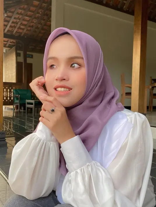 Putri Ariani tinggal di Yogyakarta, di sebuah rumah yang sederhana tapi terlihat sangat nyaman. [Instagram @arianiismaputri]