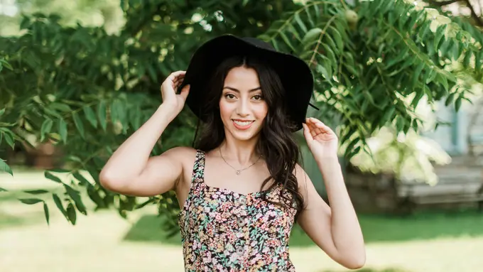 awet muda tersnyum cantik