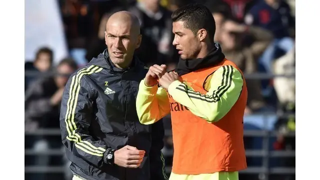 Zinedine Zidane memimpin latihan pertama bersama Real Madrid sebagai seorang pelatih di Stadion Alfredo di Stefano Spanyol, Selasa (5/1/2016).