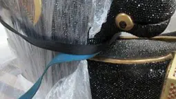 Kepala patung kuda berlapiskan diamente yang disita petugas saat akan dikirim dari Meksiko ke Auckland, Selandia Baru Mei lalu. Didalam patung dengan tinggi 1 meter ini ditemukan 35 kg Kokain. (REUTERS/New Zealand Police)