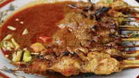 Sate Bulayak salah satu rekomendasi kuliner Nusa Tenggara berasal dari Lombok. (Dok: IG @f00dj0urnal_ https://www.instagram.com/p/DDt3EXkykzI/?img_index=5&amp;igsh=ZHBwcms4YTFvd2Fl)