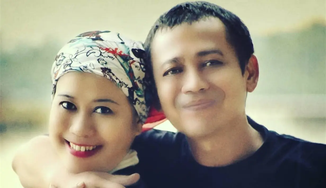 Dewi Yull dan Suami (Instagram/dewiyullofficial)