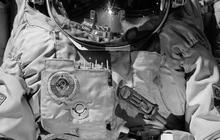 Ini Foto Aksi Nekat Astronot NASA Berjalan di Luar Angkasa tanpa Tali, Buat Orang di Bumi Ikut Deg-degan