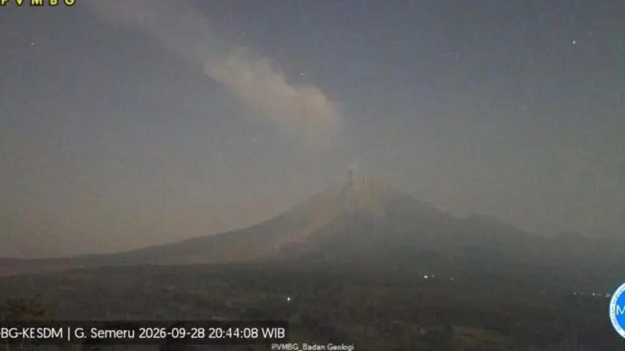 Semeru Dua Kali Erupsi, Kolom Abu Menjulang 900 Meter