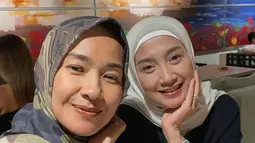 Sama-sama orang Sunda, dua artis cantik ini tak butuh waktu lama untuk bisa menjalin chemistry. Faktor tersebut membuat keduanya bisa cepat akrab. Dengan berlatar belakang budaya yang sama, mereka juga merasa nyaman satu sama lain. (Liputan6.com/IG/@arohali)