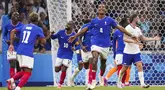 Timnas Prancis mengawali Olimpiade Paris 2024 dengan kemenangan gemilang tiga gol tanpa batas atas Amerika Serikat di Stade Vélodrome, Kamis (25/7/2024). (AP Photo/Daniel Cole)