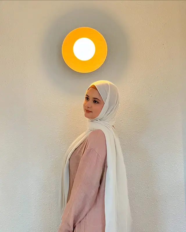 6 Potret terbaru Alya Avivah kakak Aliando yang kini berhijab, parasnya makin mirip sang adik 