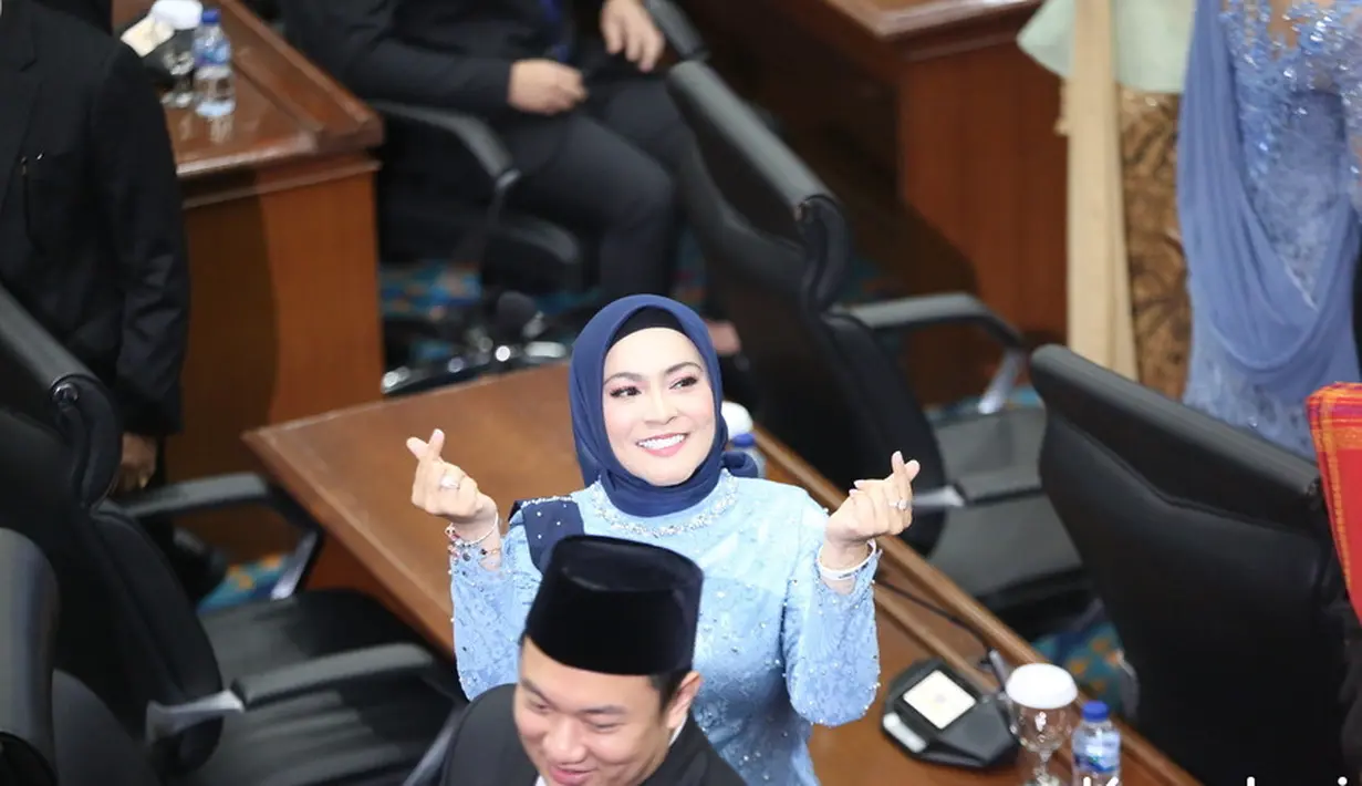 Menurutnya, tak hanya bermodal popularitas untuk jadi wakil rakyat. Namun juga kapabilitas sehingga bisa mendapatkan kepercayaan masyarakat [KapanLagi/Budy Santoso]