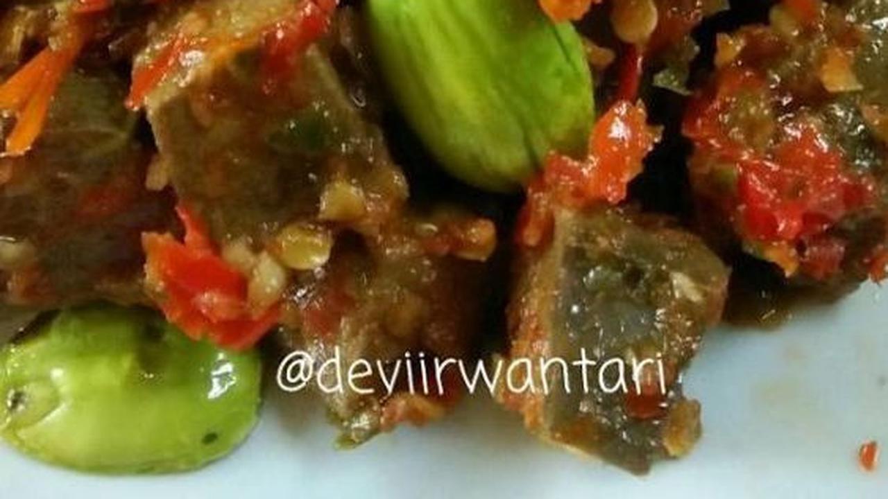 4. Sambal Goreng Hati Pete