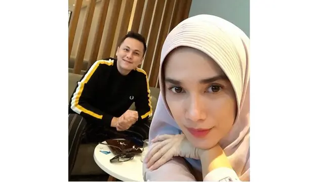 Saat akan menjalankan ibadah umrah, Ussy berpamitan pada para penggemarnya lewat unggahan di akun Instagram.