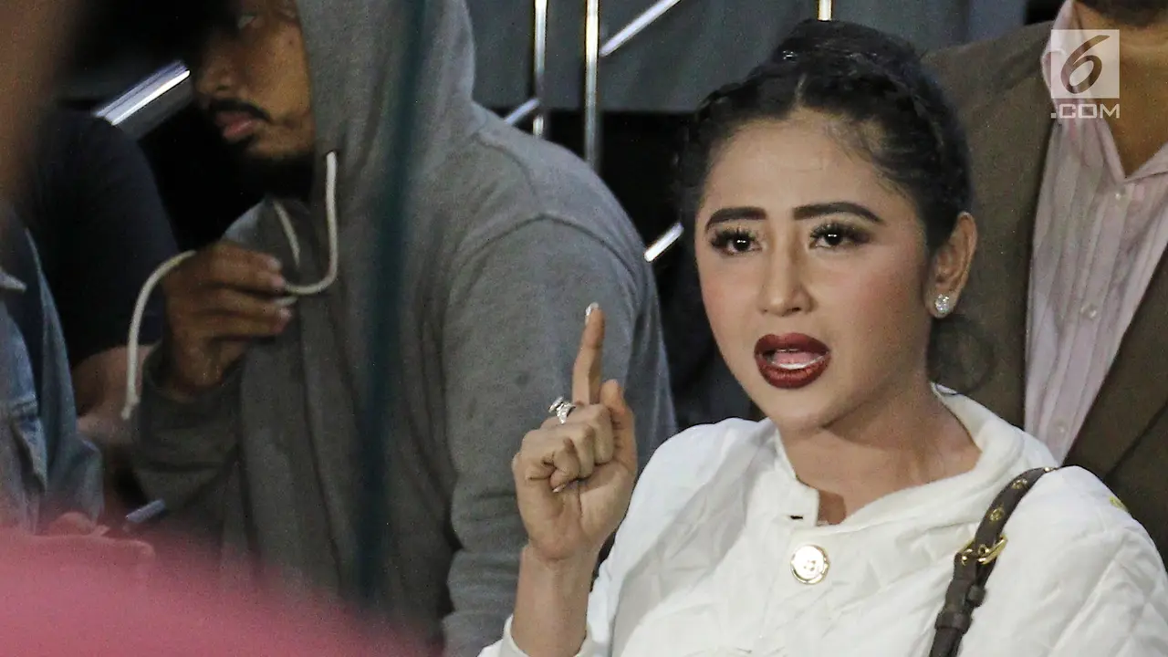Dewi Perssik