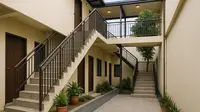 7 Inspirasi Desain Tangga Outdoor untuk Rumah Kos, Nyaman bagi Penghuni dan Tetap Estetik