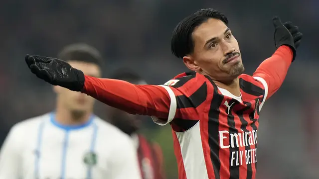 Foto: Selebrasi Dingin Tijjani Reijnders setelah Lesatkan Gol Roket dalam Kemenangan Besar AC Milan atas Sassuolo di Liga Italia