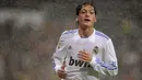 Mesut Ozil direkrut oleh Real Madrid dari Werder Bremen pada 2010 silam. Tiga musim berikutnya, Ozil dijual menuju Arsenal dengan nilai banderol sebesar 47 juta euro. Hal tersebut menjadi rekor pembelian termahal The Gunners saat itu. (Foto: AFP/Dominique Faget)