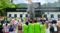 Aksi demonstrasi mahasiswa di depan kampus Universitas Muhammadiyah Manado, Kamis (13/7/2023), sempat diwarnai kericuhan.