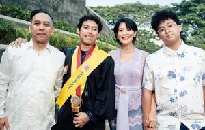 Putra Sulung Pongki Barata dan Sophie Navita Resmi Jadi Sarjana, Lulusan UGM