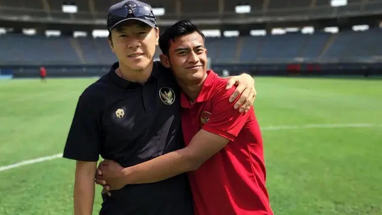 Momen Menarik Shin Tae-yong Saksikan Langsung Performa Arhan dan Asnawi di Liga Thailand