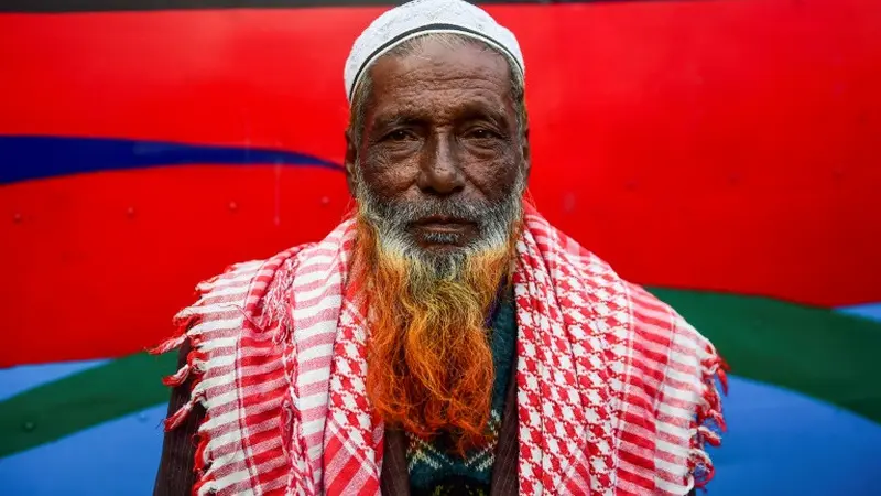 Tren Warna Janggut Terang di Bangladesh (AFP/Munir Uz Zaman)