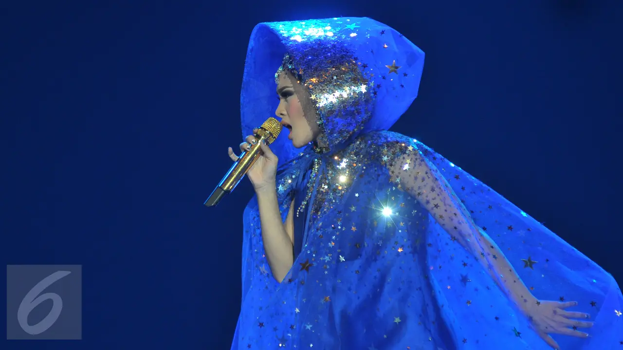 Busana Andien saat konser (Liputan6.com/Herman Zakharia)