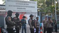 Pengamanan di Dermaga Wijayapura saat pemindahan 150-an napi dan tahanan terorisme dari Rutan Mako Brimob. (Foto: Liputan6.com/Muhamad Ridlo)