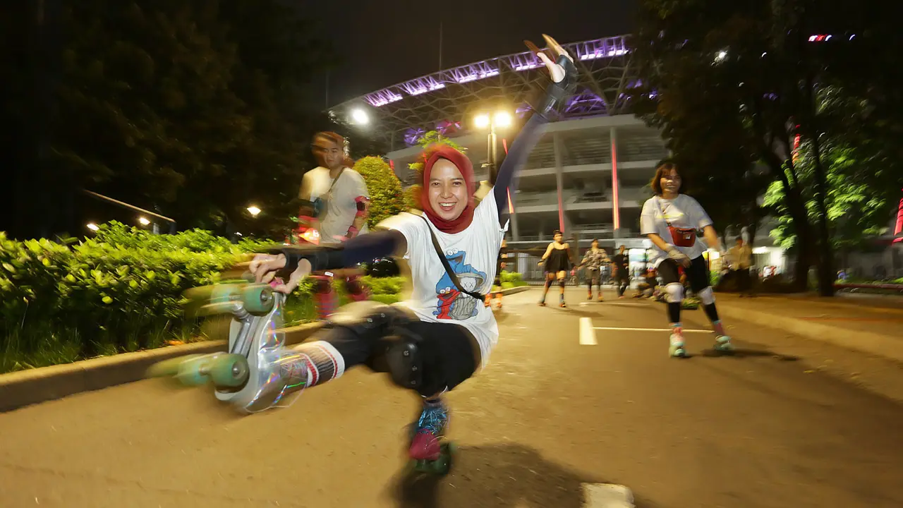 Belajar dan Bermain Sepatu Roda Bareng Komunitas Sunset Roller Date
