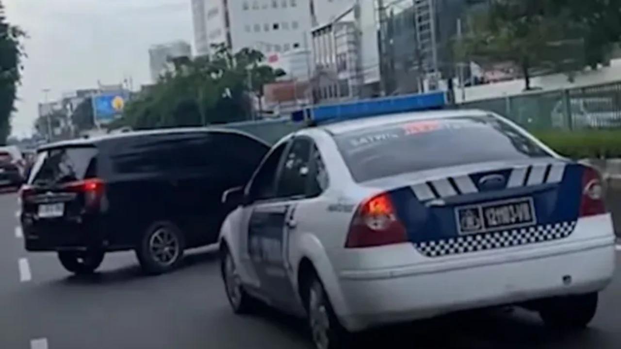 Pengemudi Calya Ugal-ugalan di Gunung Sahari Tak Bawa SIM-STNK, Polisi Temukan 4 Pelat Nomor dan Sajam