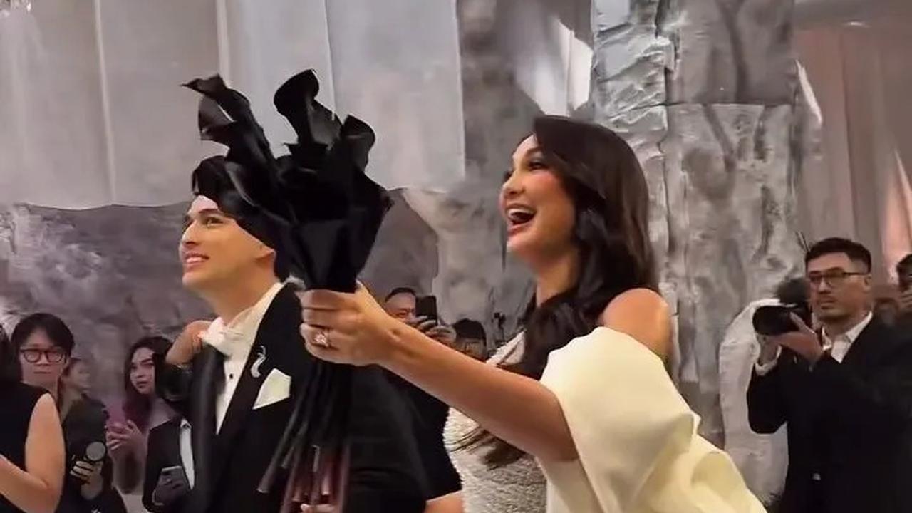 Luna Maya Bawa Buket Bunga Hitam di Resepsi Jakarta, Ternyata Segini Harganya