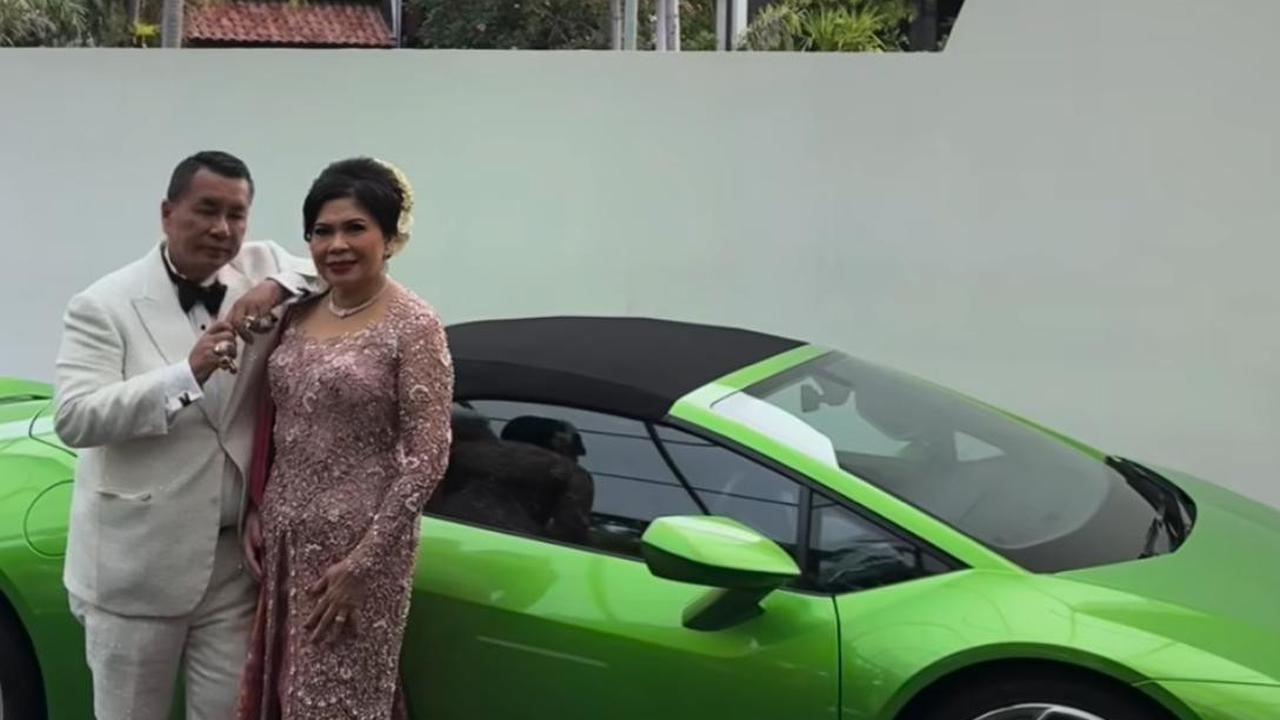 Penampilan Hotman Paris dan Istri di Pernikahan Frank Hutapea, Simbol Kelas dan Kemewahan