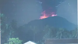 Hasil amatan visual PVMBG terhadap erupsi Gunung Ibu, Maluku Utara, 8 Mei 2024 pukul 01.58 WITA. (Dok. PVMBG)