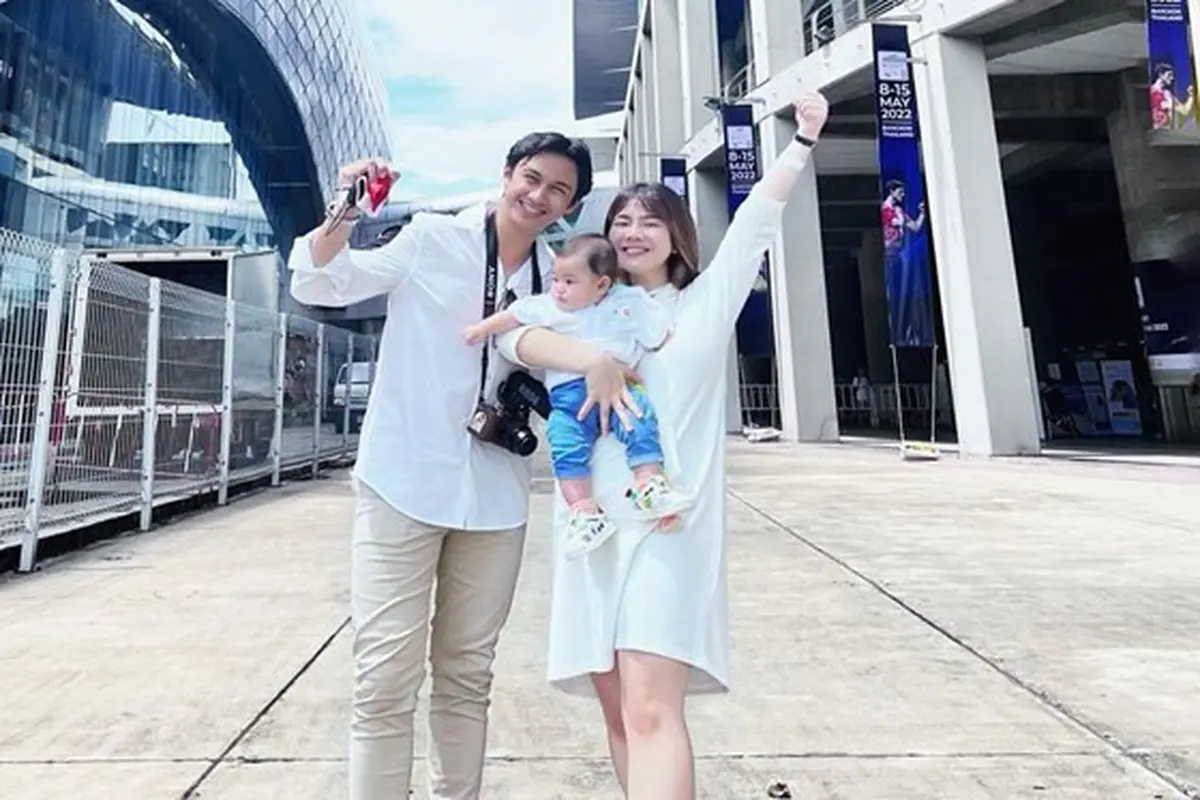 7 Potret Caesar Hito dan Felicya Angelista di Thailand, Dukung Atlet Indonesia