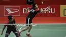 Ganda Putra Indonesia, Mohammad Ahsan/Hendra Setiawan, saat melawan Kevin Sanjaya/Marcus Fernaldi, pada laga final Daihatsu Indonesia Masters 2020 di Istora, Jakarta, Minggu (19/1). Kevin/Marcus menang 21-15, 21-16. (Bola.com/M Iqbal Ichsan)